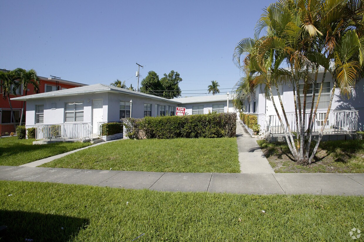 Primary Photo - 2431 SW 27th St