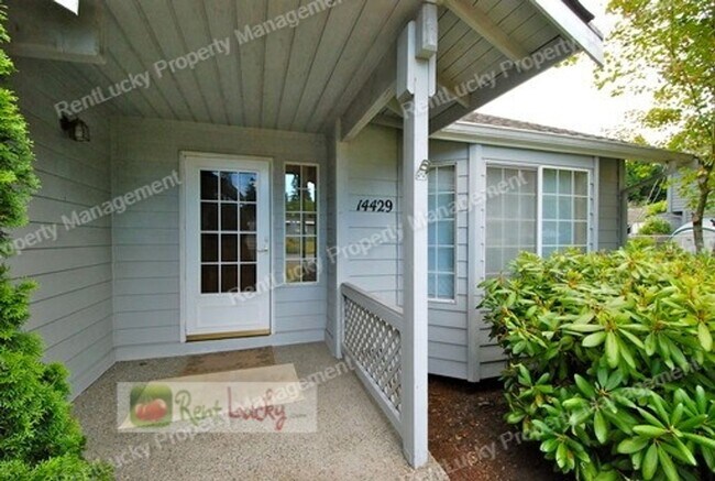 Foto del edificio - Beautiful 3-Bedroom Home in Sought-After F...