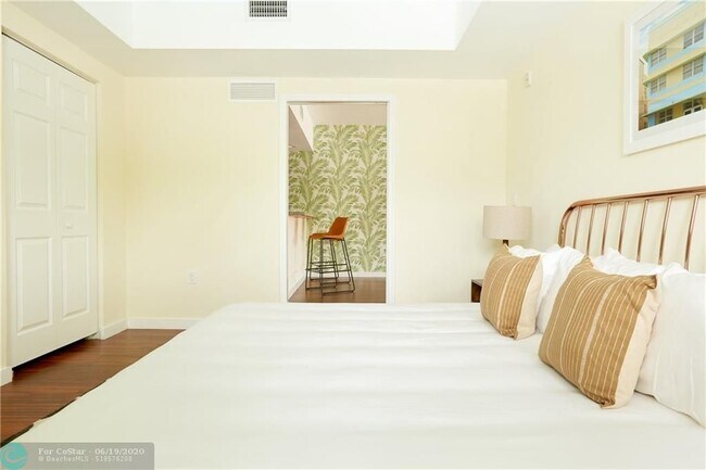 Foto del edificio - 568 NE 66th St