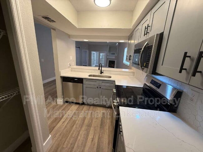 Foto del edificio - 3588 Raintree Ln