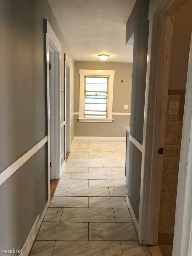 Building Photo - 3 br, 1 bath House - 21 Essex St