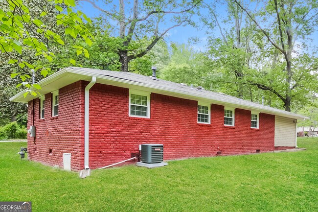 Foto del edificio - 5550 Longmeadow Ln