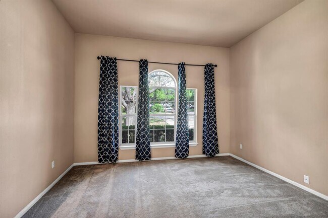 Foto del edificio - 5700 Lomita Verde Cir