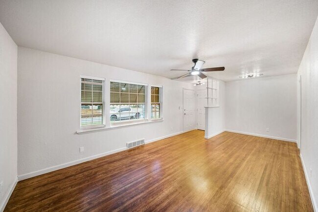 Foto del edificio - Fully Remodeled 3BR Home Near Tulsa Zoo + ...