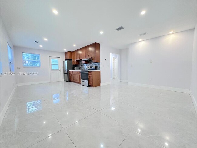 Foto del edificio - 940 NW 32nd Ct