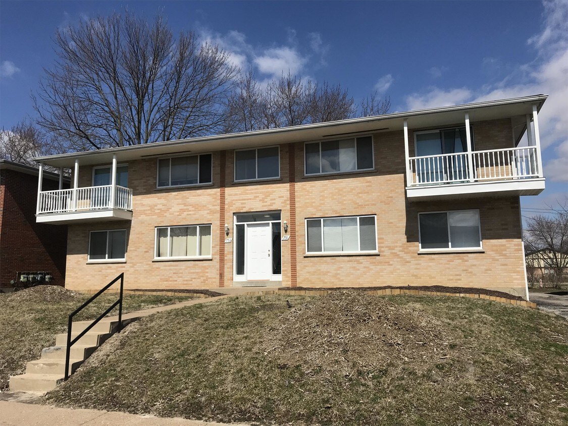 751 Thompson Dr Unit 1, Florissant, MO 63031 Room for Rent in