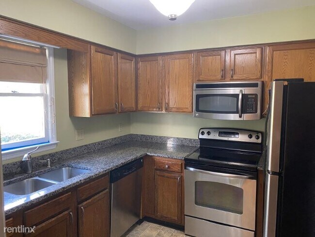 Building Photo - 3 br, 2.5 bath Townhome - 1927 Trexler Ct