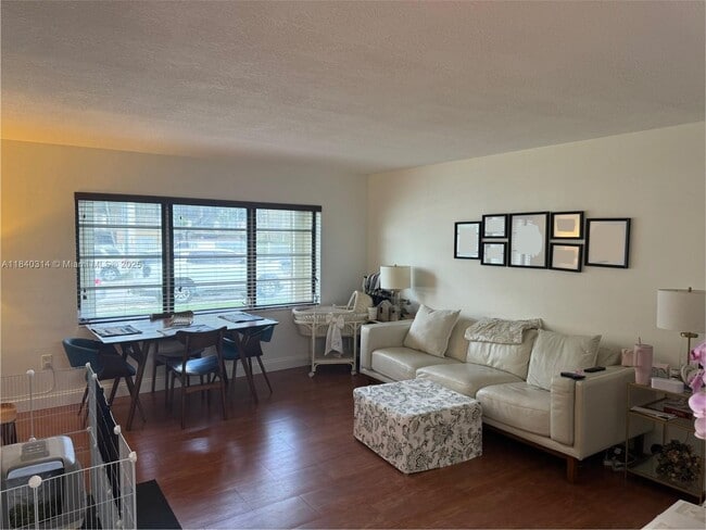 Foto del edificio - 7711 SW 56th St