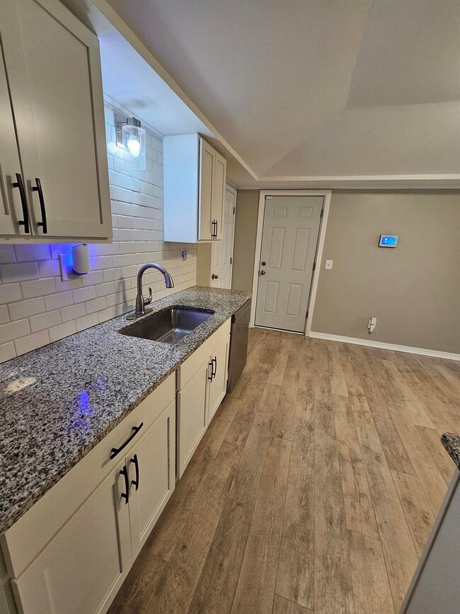 Building Photo - Beautifully Renovated 4 Bedroom Home w/ 2 ...