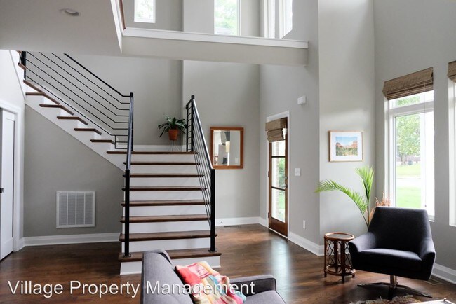 Building Photo - 4 br, 3.5 bath House - 914C Acklen Ave