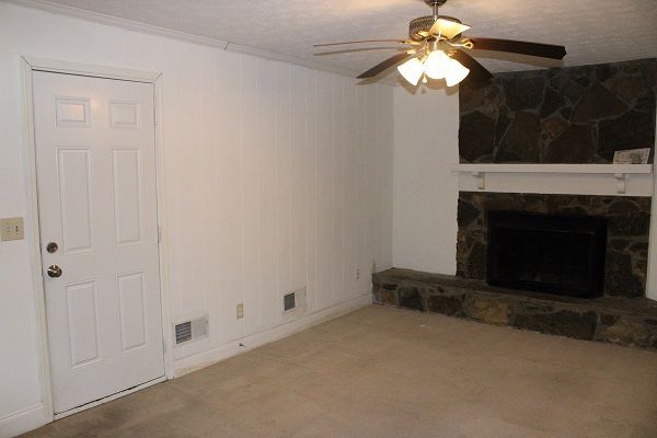 Building Photo - 888 Chartley Dr SW