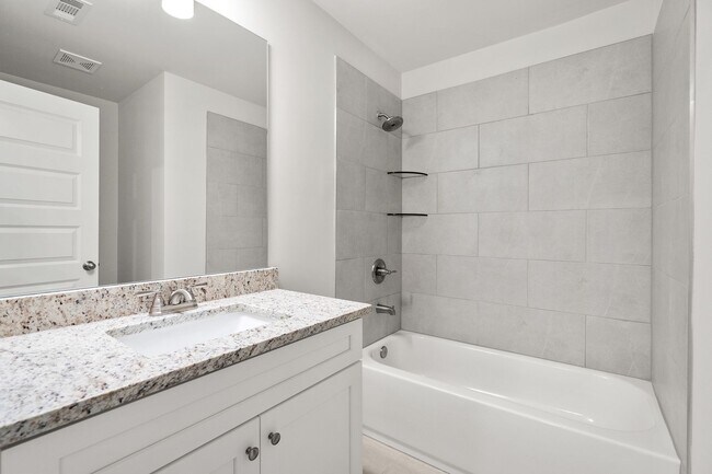 Foto del edificio - Fabulous 3 Bedroom Townhomes in Peachtree ...