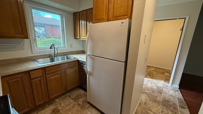 Building Photo - Spunky 3 bedroom 2.5 bath condo near JBER ...