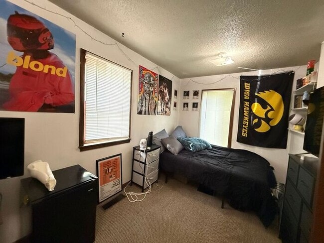 Building Photo - $2,700 | 4 Bedroom, 2 Bathroom Duplex | NO...