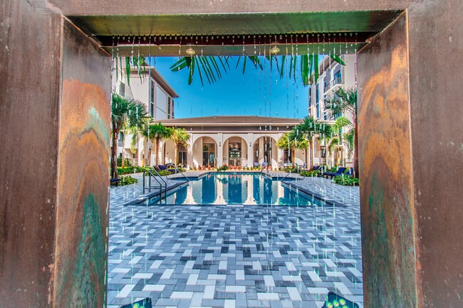 Piscina con estilo de centro turístico - The Point at Palm Beach Gardens