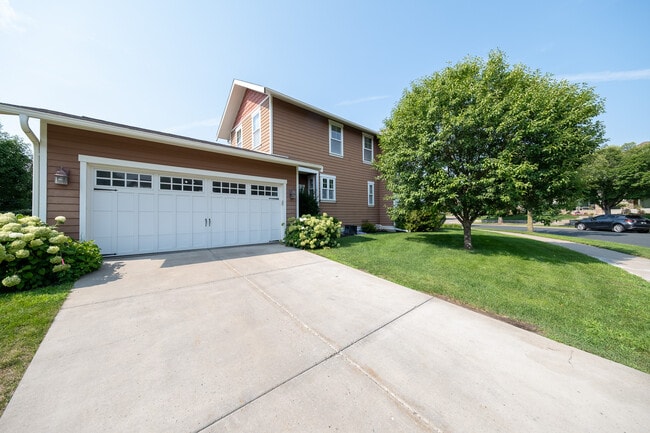 Building Photo - 15615 Dunberry Way