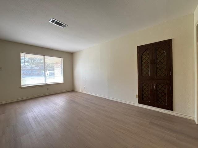 Building Photo - 324 Oakwood Cir