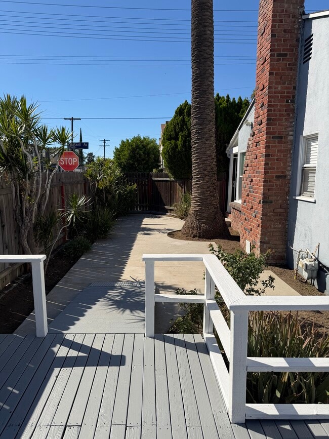 Building Photo - 7402 Haskell Ave