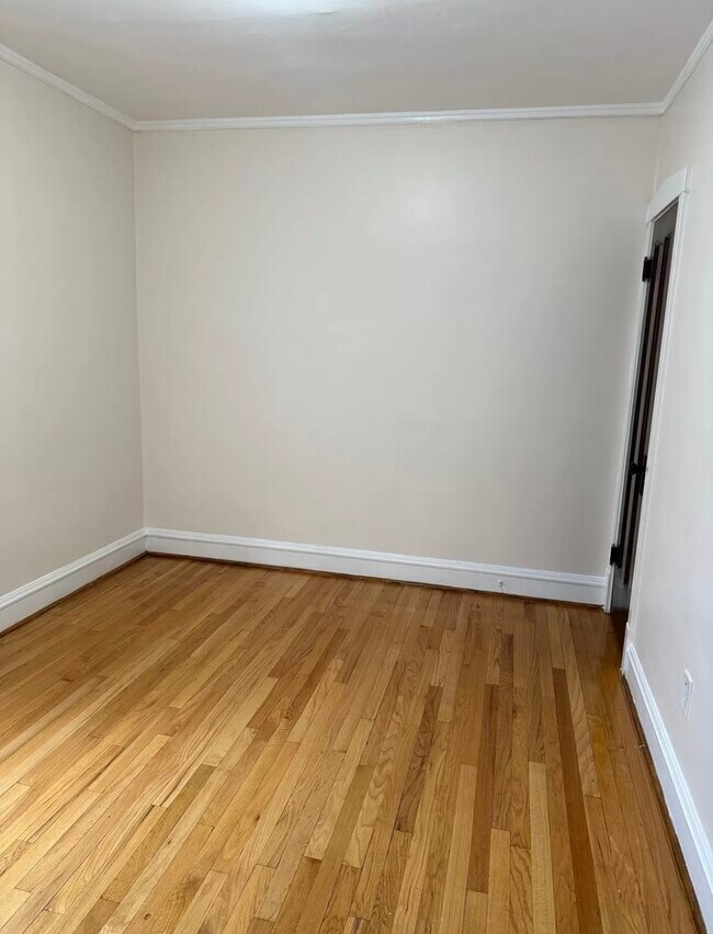 Foto del edificio - 2137 W Cornelia Ave