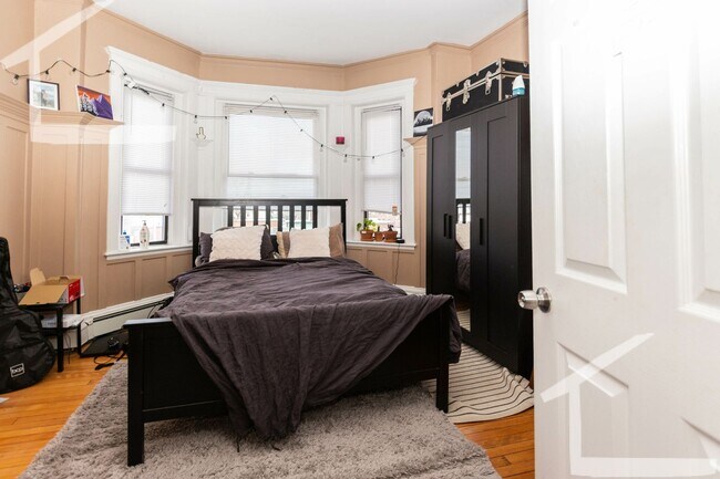 Building Photo - 9/1/26 Renovated 2BR in Allston near MBTA, BU