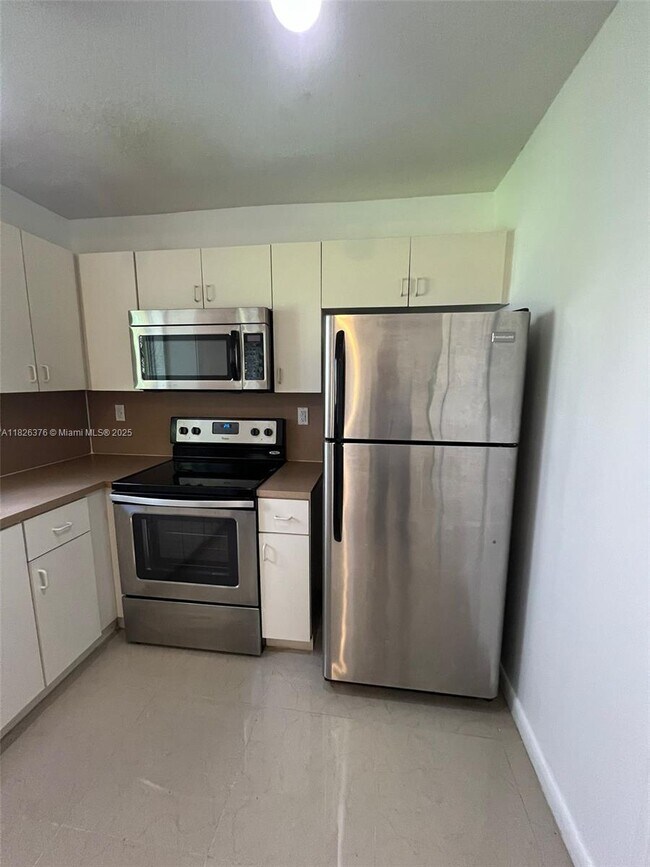 Foto del edificio - 990 NE 33rd Terrace