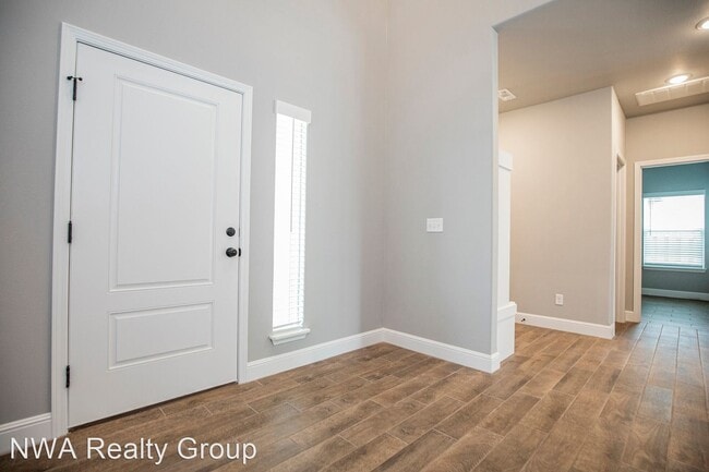 Building Photo - 4 br, 2.5 bath House - 2010 Periwinkle Place