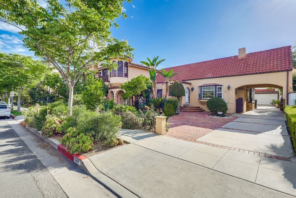 Foto principal - 129 S Swall Dr