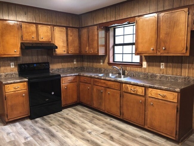 Foto del edificio - Renovated 3 Bedroom 1 Bath Home on 1 Acre for Rent!