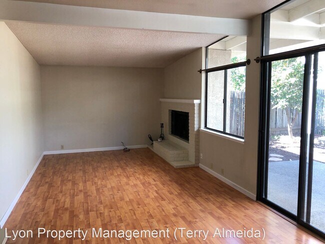Building Photo - 2 br, 1.5 bath House - 103 Luz Place