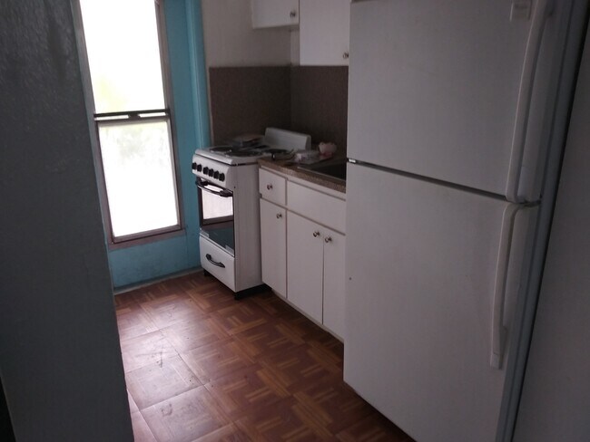 Kitchen - 600 142nd NE St