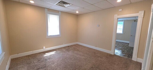 Foto del edificio - Cozy home with central heat & air for $650!