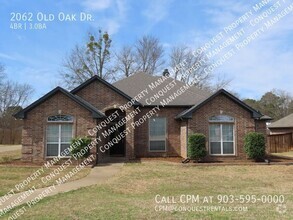 Building Photo - 2062 Old Oak Dr