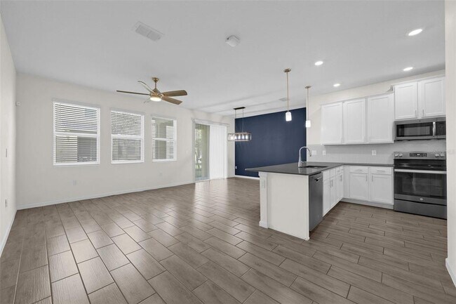 Building Photo - 9389 Tecumseh Dr