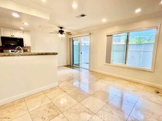 Foto del edificio - 685 W 18th St