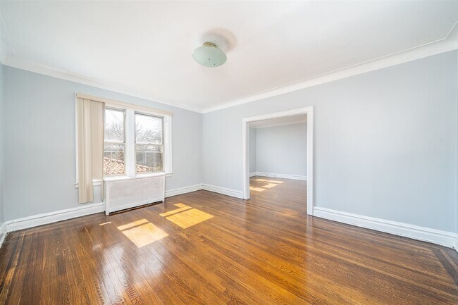 Foto del edificio - 107 Kensington Ave