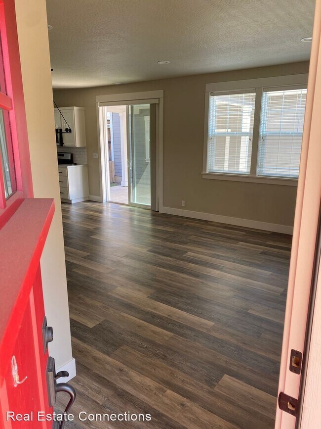 Building Photo - 3 br, 2 bath House - 32669 Dixon St.