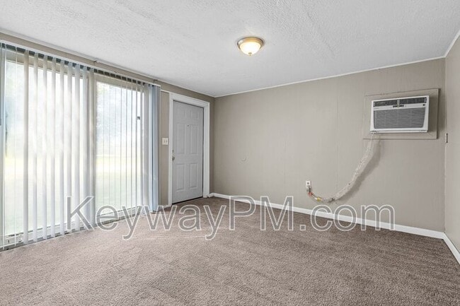 Building Photo - 116 Argyle Ave