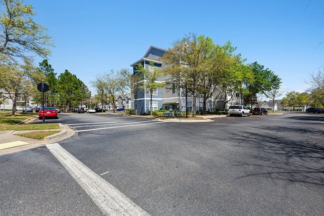 Building Photo - The Savoy at Southwood