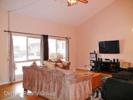 Foto del edificio - 6495 Happy Canyon Rd