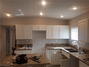 Building Photo - 2504 Flower Dr
