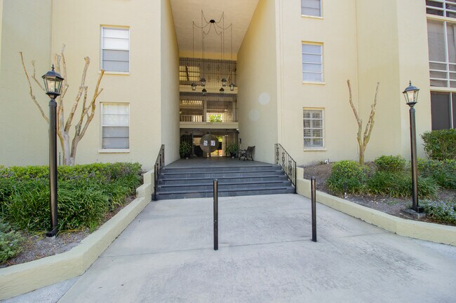 Foto del edificio - 2302 S Manhattan Ave