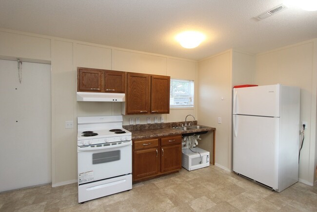 Building Photo - 142 Noah Cir