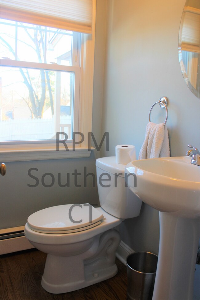 Foto del edificio - 211 Lawncrest Rd