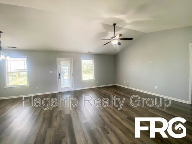 Building Photo - 200 Willow Pond Dr