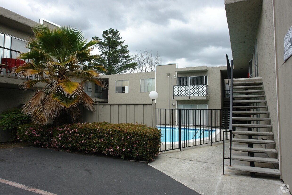 Building Photo - 2915 Huff Ave