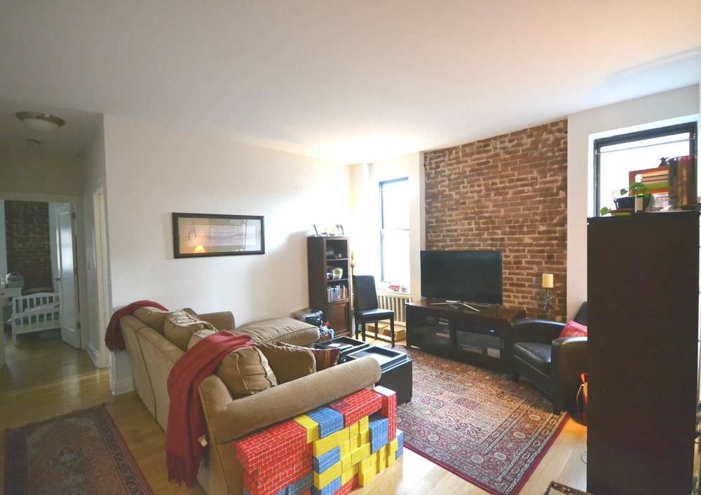 Primary Photo - 6 W 107th St