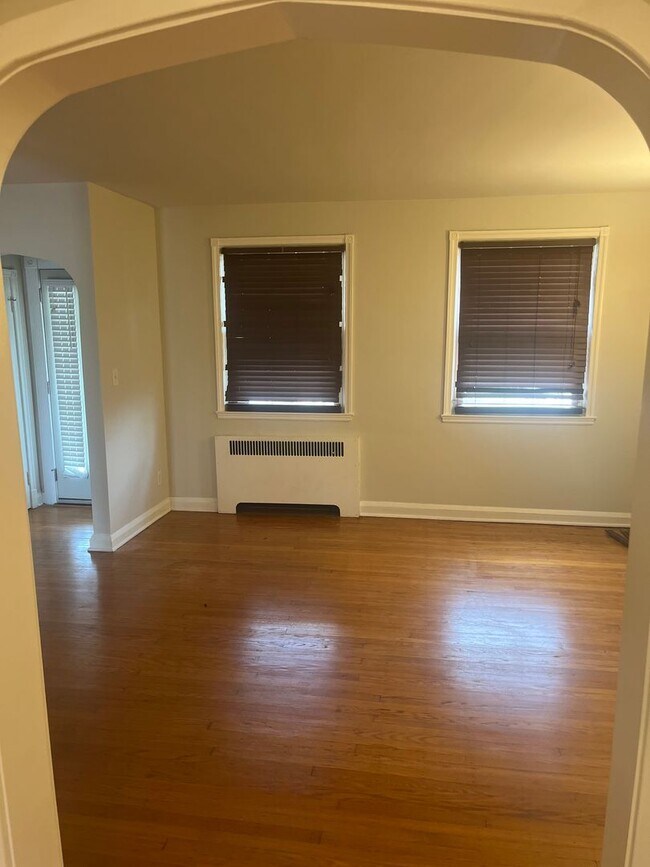 Building Photo - 3515 Parklawn Ave