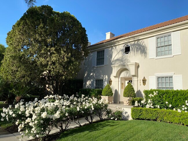 Foto del edificio - 209 S Hamilton Dr