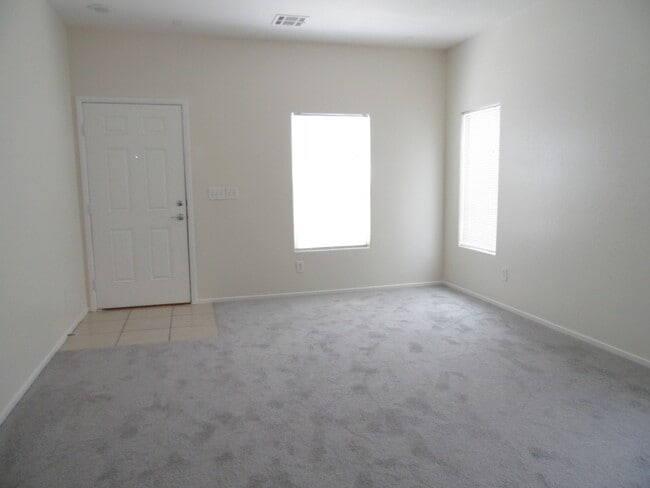 Building Photo - Southwest 3 bedroom home!
