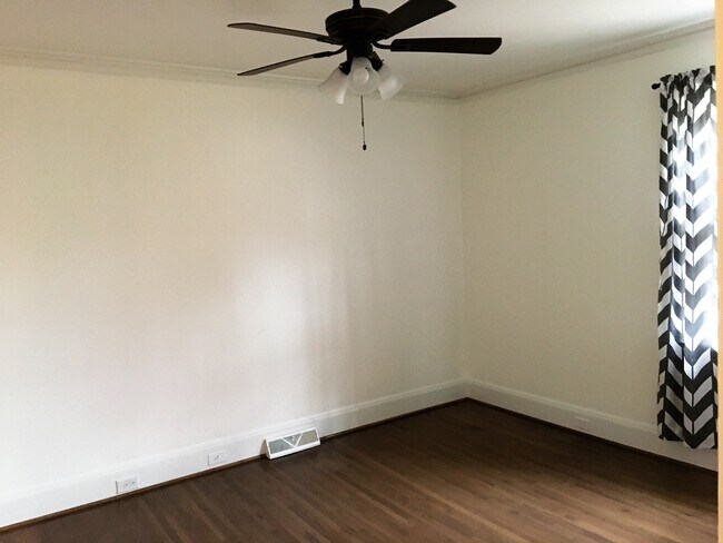 Bedroom 1 - 25 Lawndale Ave SE